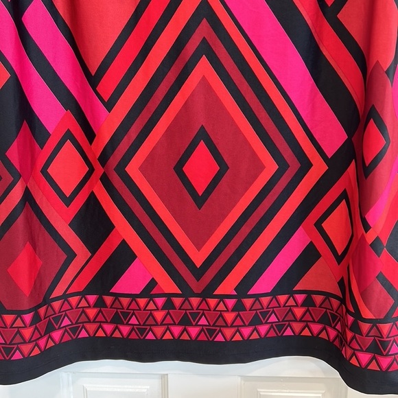 Tiana B. Jersey Geometric Print Dress in Shades of Red,Pink, Rust, & Black sz14 - Picture 2 of 7